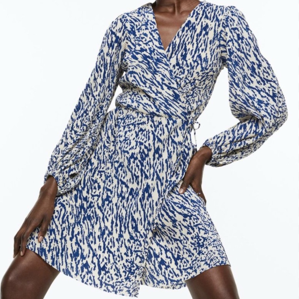 H&M Blue and Cream Patterned Wrap Dress